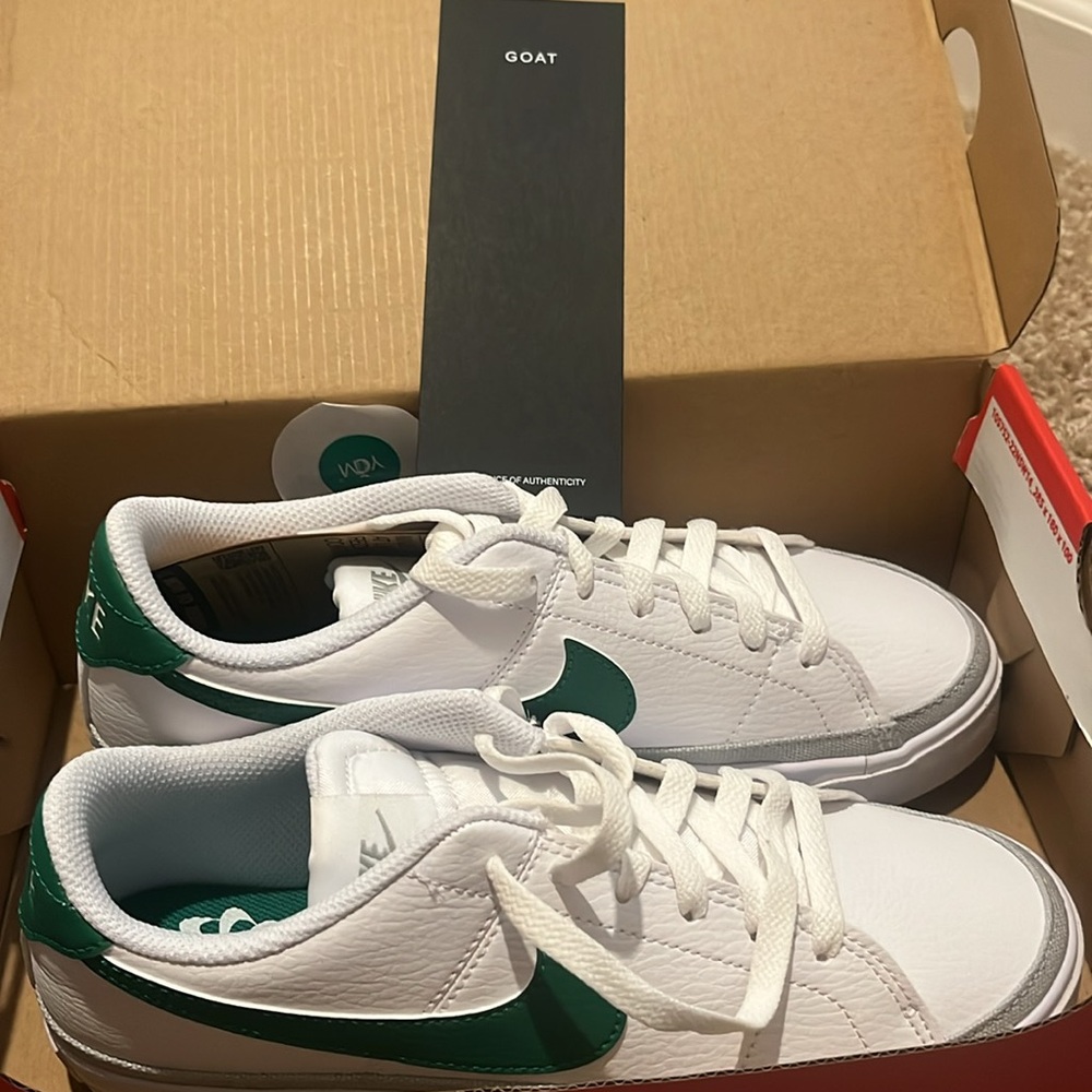 BRaND NEW NIKE - women’s court legacy next nature - original box never worn !